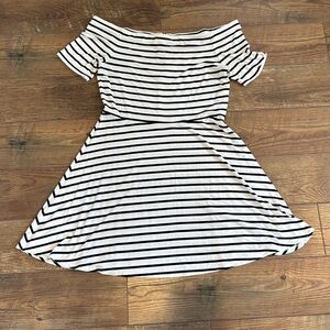 🟢 WHITE HOUSE BLACK MARKET WHBM Off The Shoulder Exposed Zipper Striped Dress